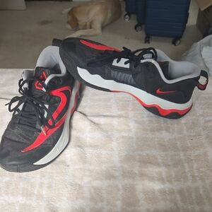 Nike Men's Black and Red Athletic Sneakers